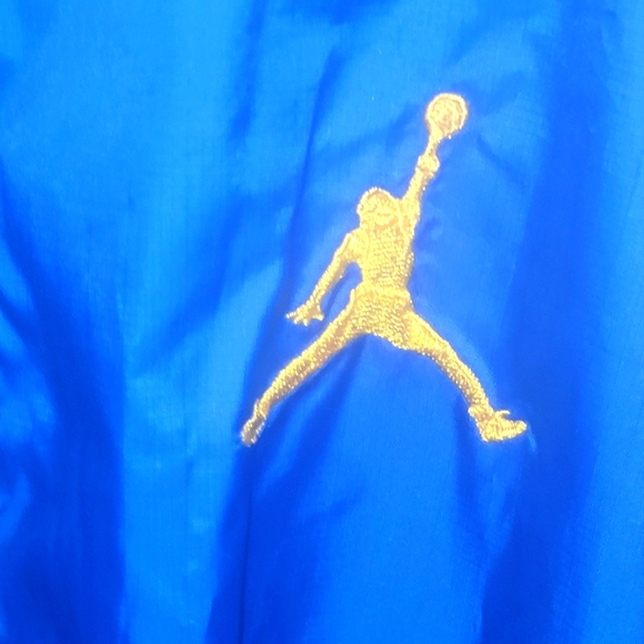 Retro Jordan Windbreaker - Picture 3 of 5